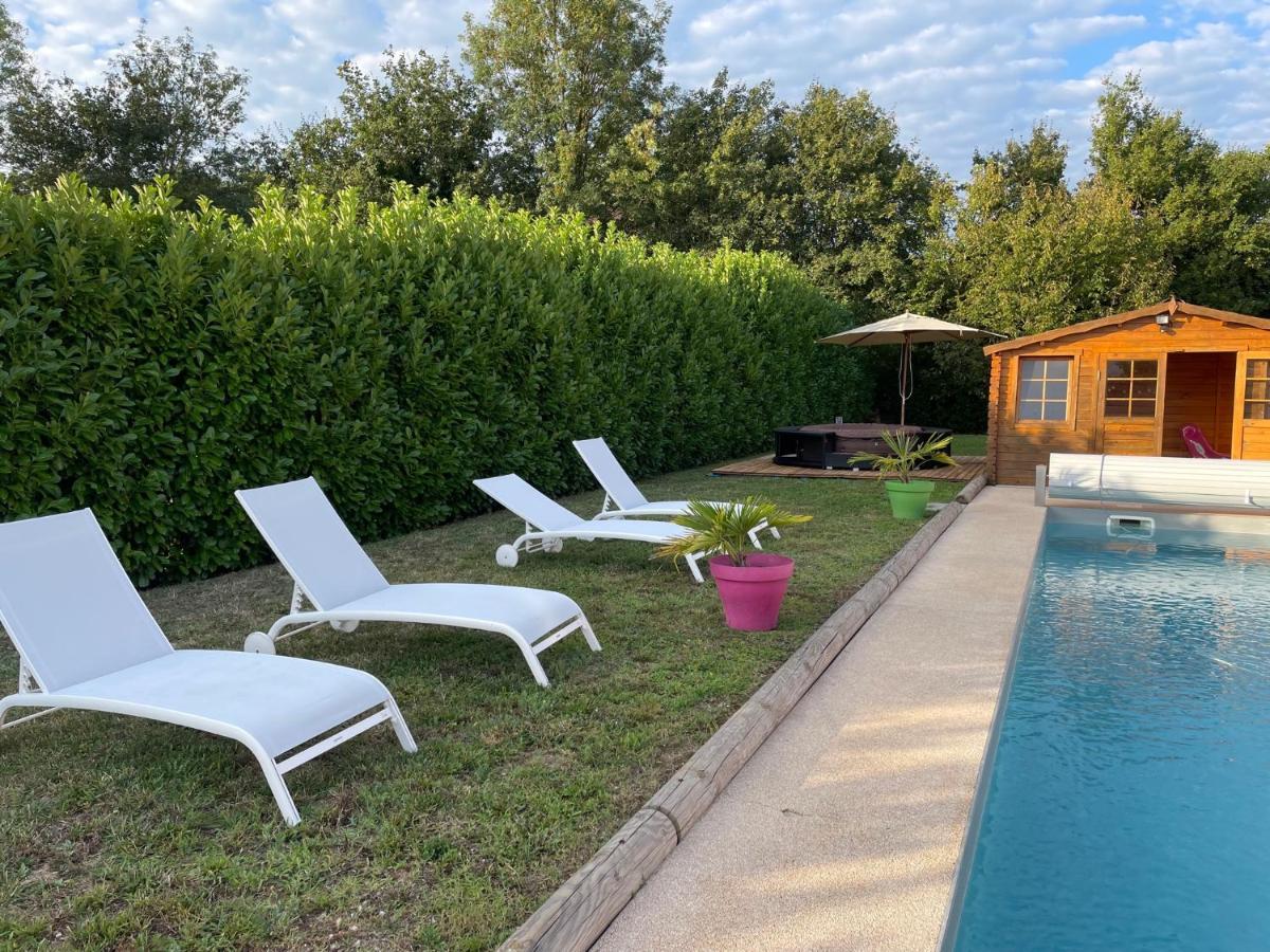 Le Double C Bed & Breakfast Saint-Victor-de-Morestel Exterior photo