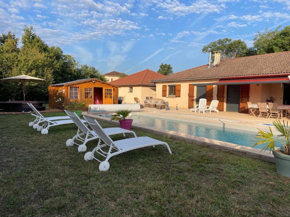 Le Double C Bed & Breakfast Saint-Victor-de-Morestel Exterior photo