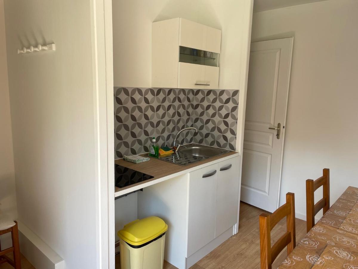Le Double C Bed & Breakfast Saint-Victor-de-Morestel Exterior photo