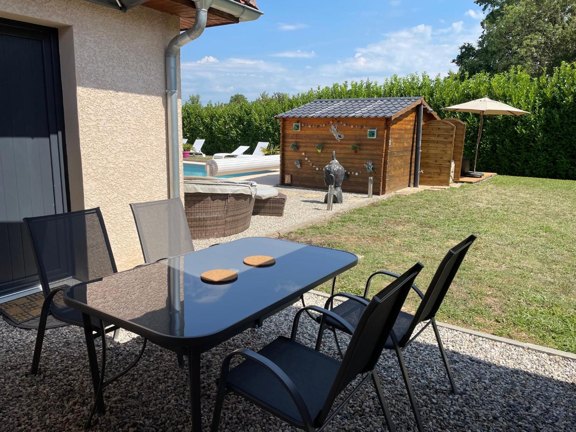 Le Double C Bed & Breakfast Saint-Victor-de-Morestel Exterior photo