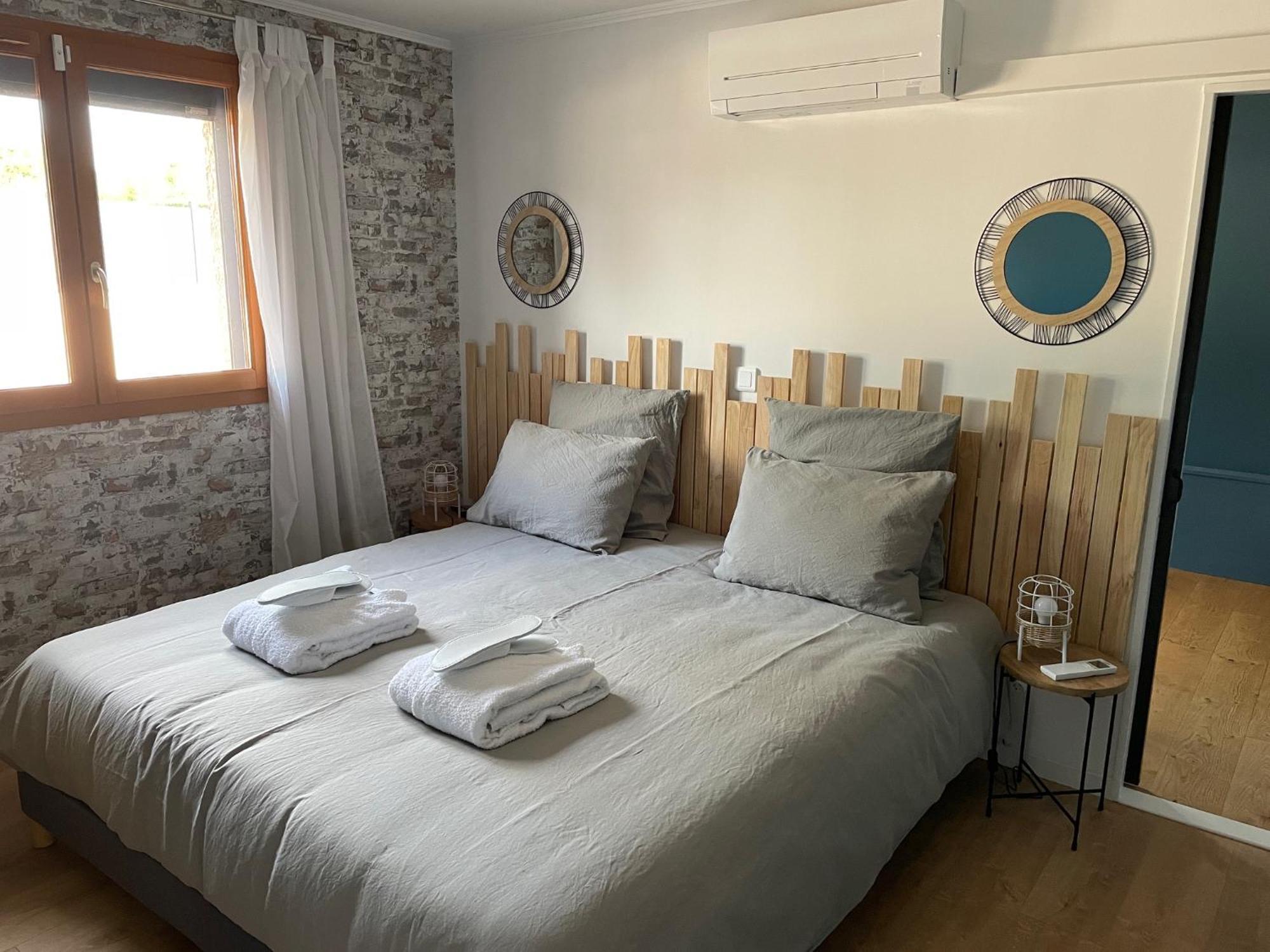 Le Double C Bed & Breakfast Saint-Victor-de-Morestel Exterior photo